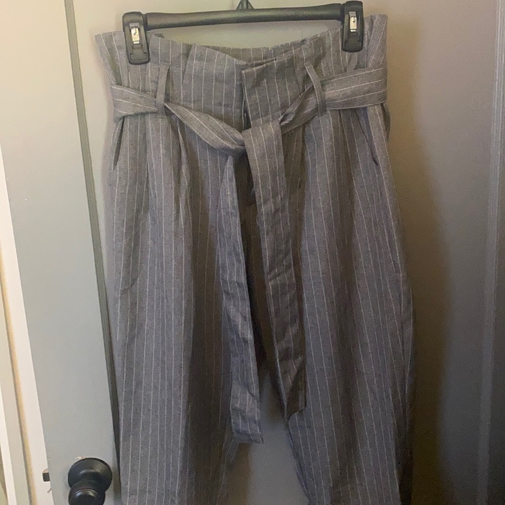 White waisted cropped gray pinstriped pants